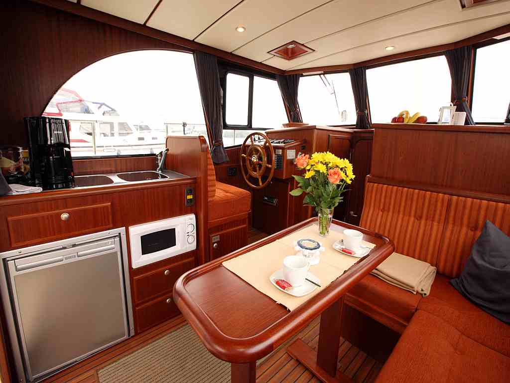 Jetten 30 Sedan - La Calma - Salon, Pantry und Innensteuerstand - Yacht chartern