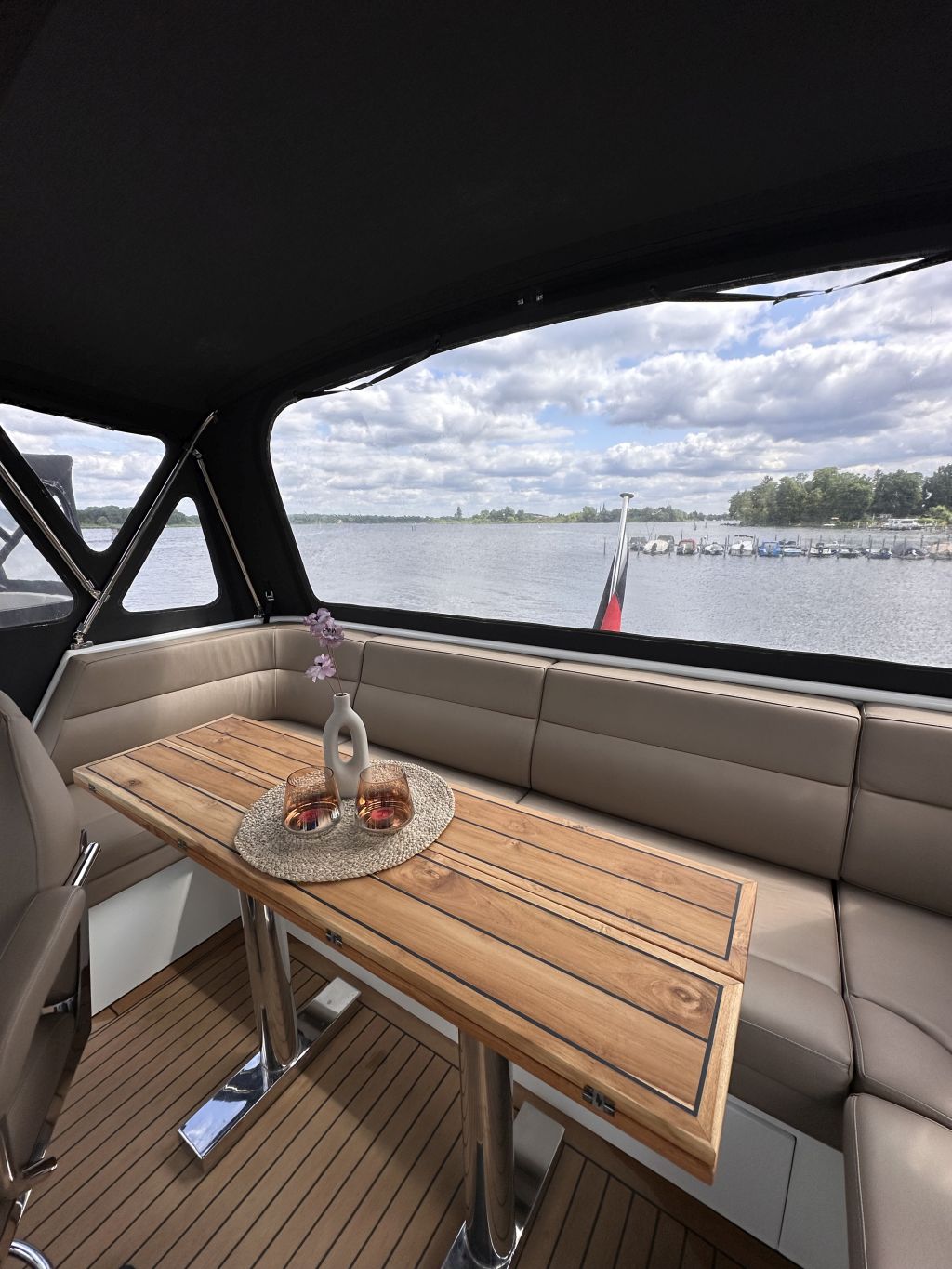 Thomasz 41 AC - El Azul - Achterdecktisch - Yachtcharter