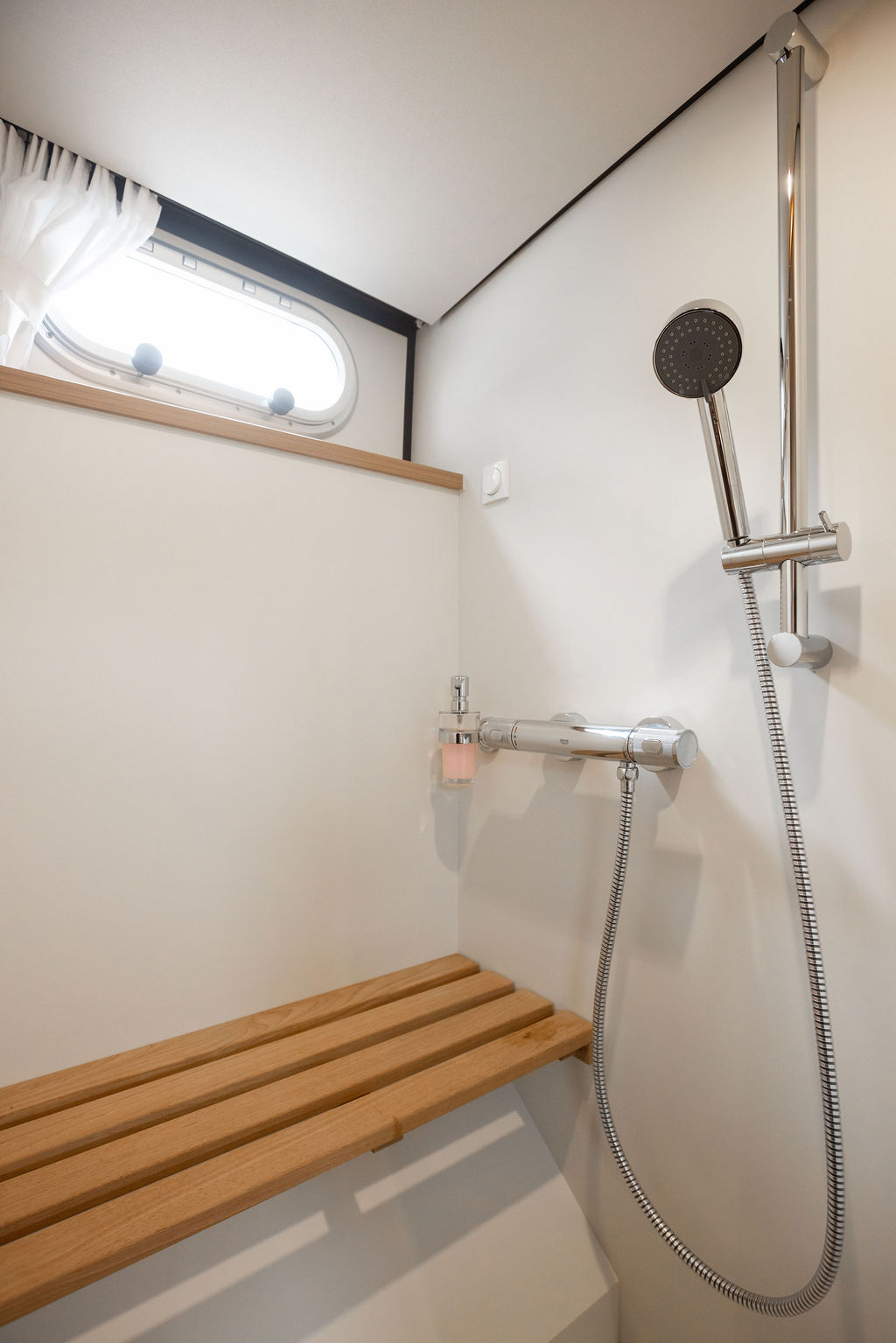 Linssen 35.0 AC-La Bonita-Dusche - Yacht Berlin Brandenburg