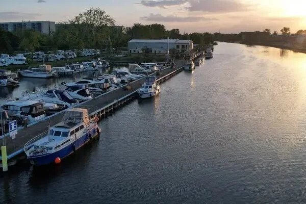 Blick auf die Stadtmarina Brandenburg