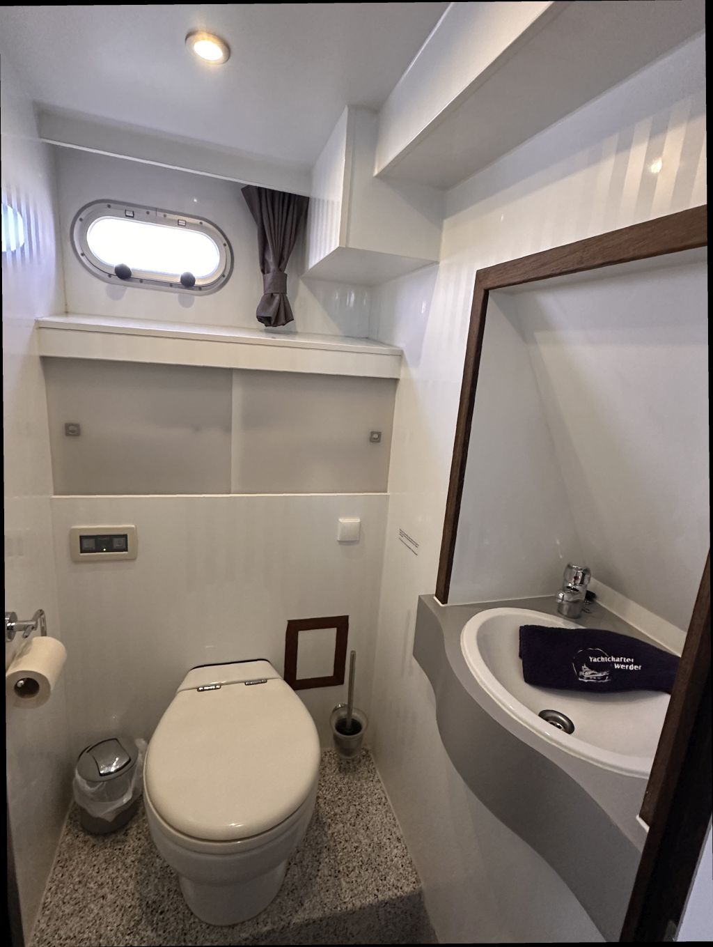 Jetten 37 AC - La Fortuna - Bad - Hausboot Berlin Brandenburg