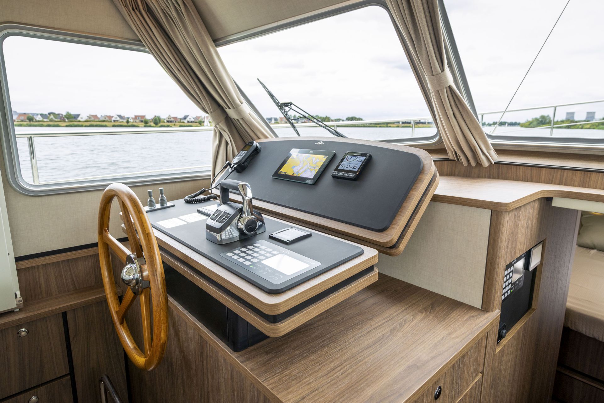 Linssen G.S. 40.1 Sedan - Steuerstand